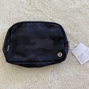 ❤️ Lululemon Large Everywhere Bag in Heritage 365 Camo Deep Coal Multi NWT
